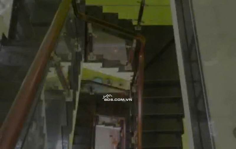 NHÀ BÁN CHÍNH CHỦ- NHÀ TRỐNG- DỄ XEM-THUẬN TIỆN KINH DOANH. LÀM VĂN PHÒNG